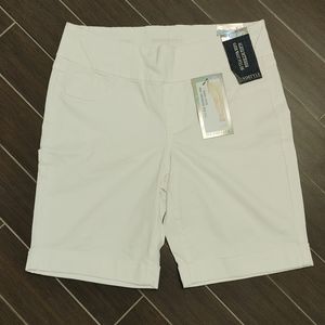 New with tags Bermuda shorts white pull-on ALANA